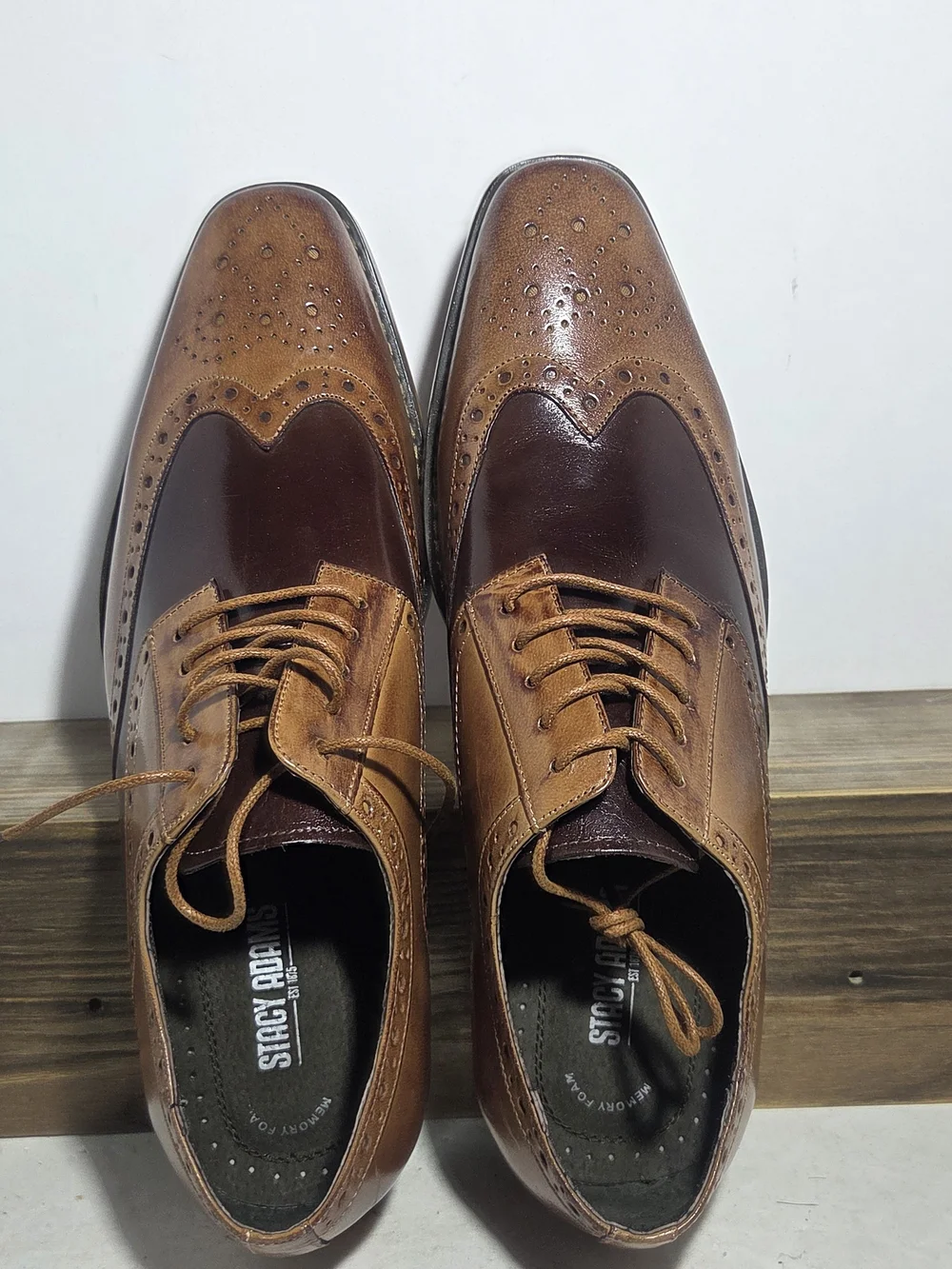 Stacy Adams Men’s Two-Tone Wingtip Oxford Dress Shoes – Brown/Cognac (Size 9.5M)